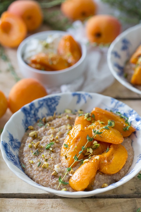 Oatmeal with Apricots and Pistachios