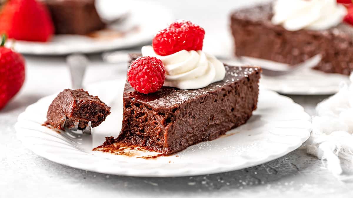 Flourless chocolate cake