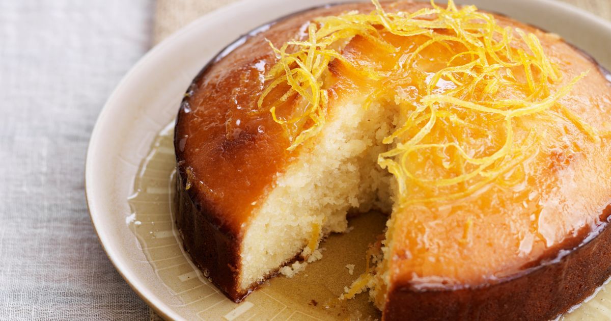 Lemon yoghurt cake with syrup