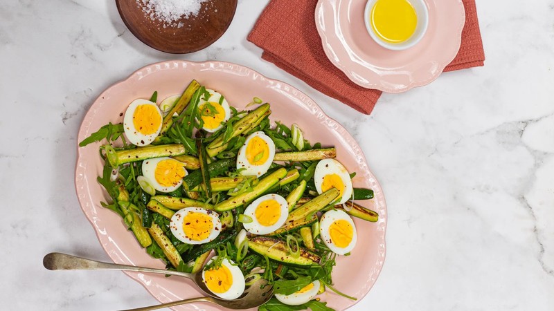 Zucchini and asparagus salad with egg