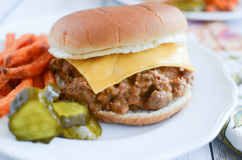 Crockpot Cheeseburgers (Cheeseburger Sloppy Joes)