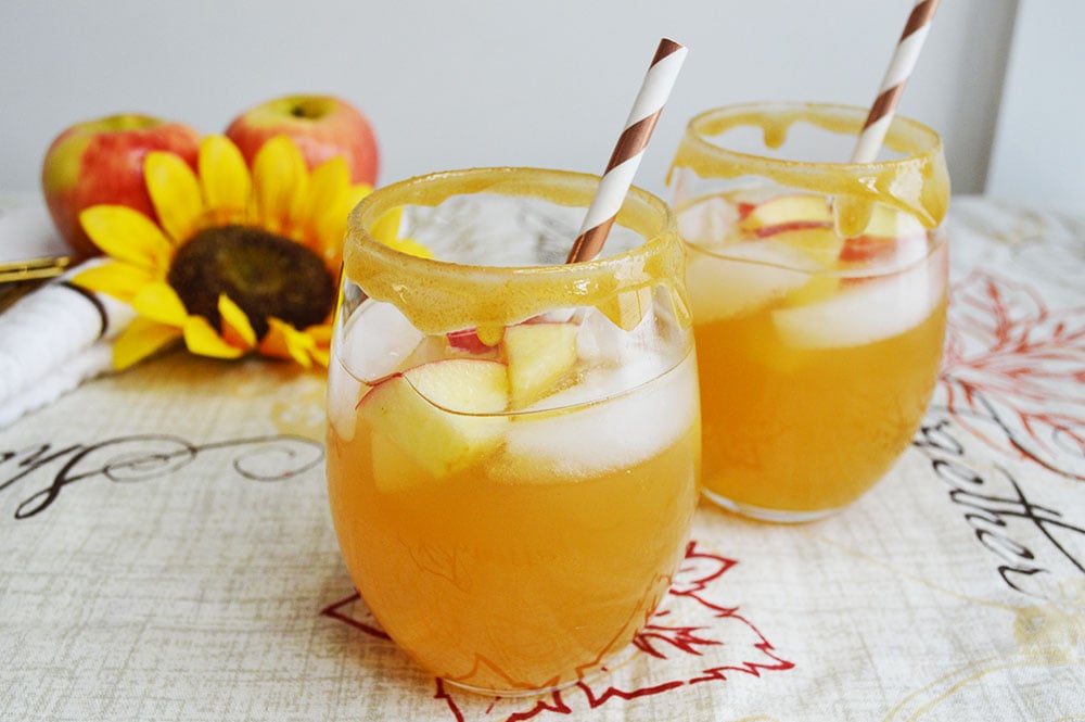Caramel Apple Sangria (Apple Pie Sangria)