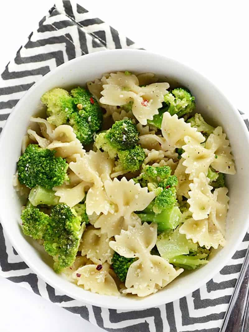 Bow Tie Pasta with Broccoli, Garlic, and Lemon