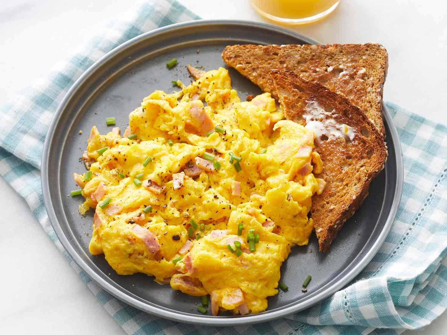 Quick and Easy Scrambled Eggs
