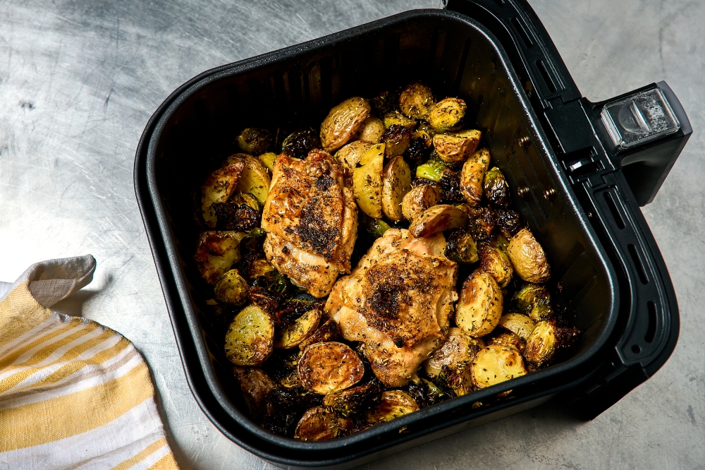 Crispy air fryer chicken thighs